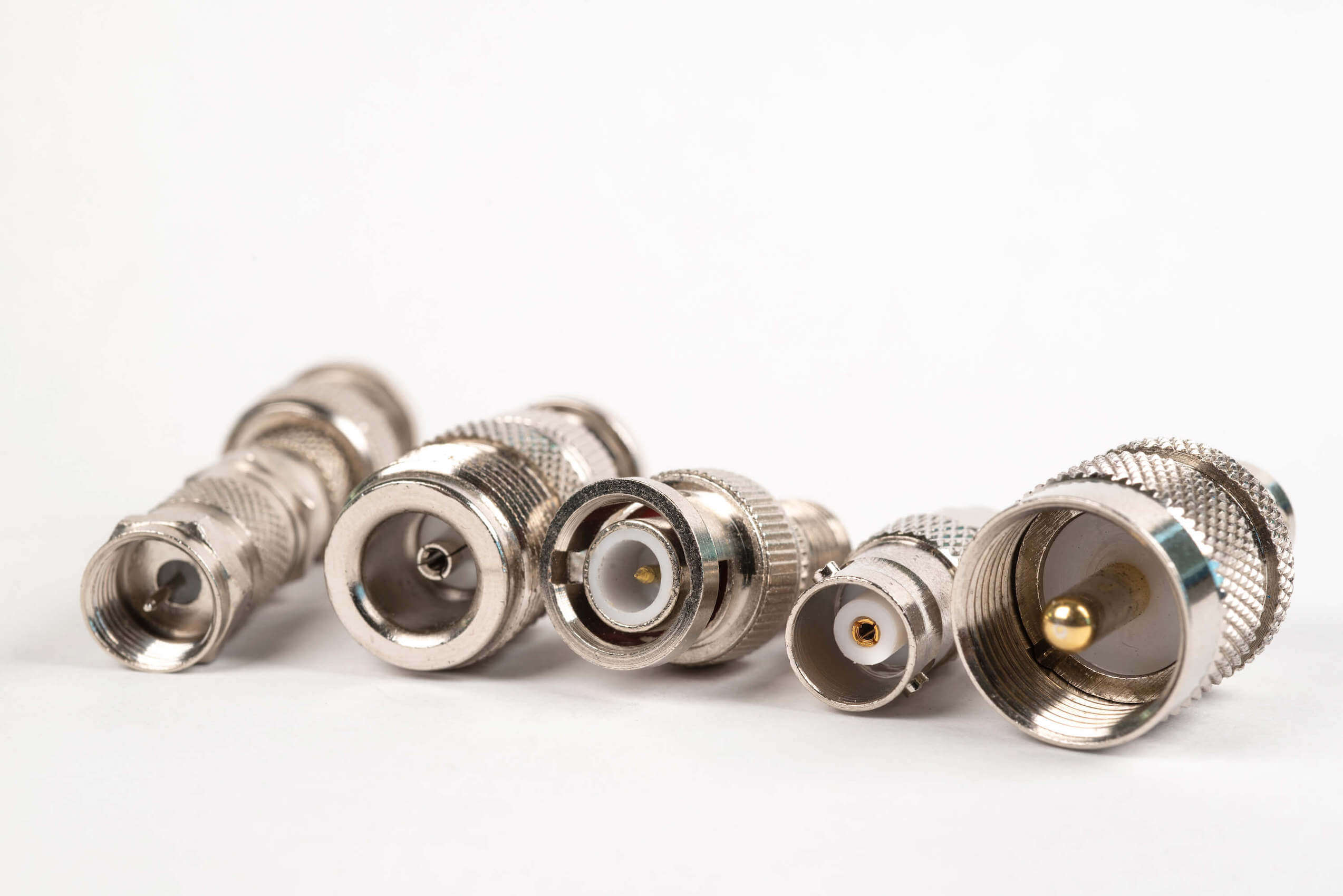 Connecteurs mâles et femelles pour adaptateur coaxial micro-ondes