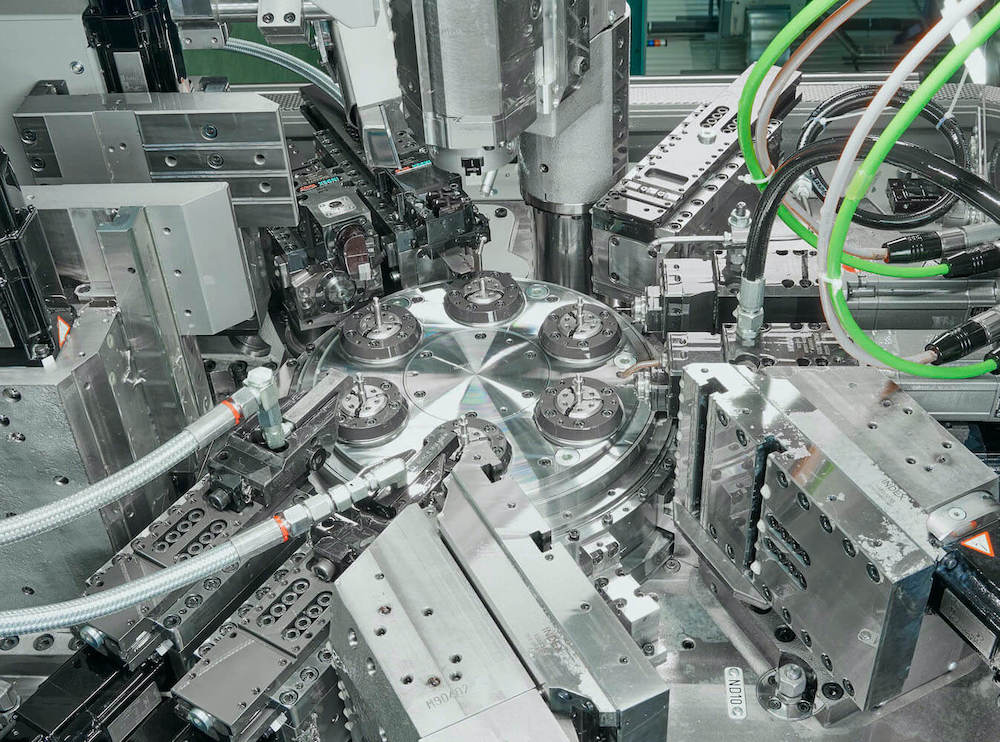 Machine de décolletage multibroche chez DJC